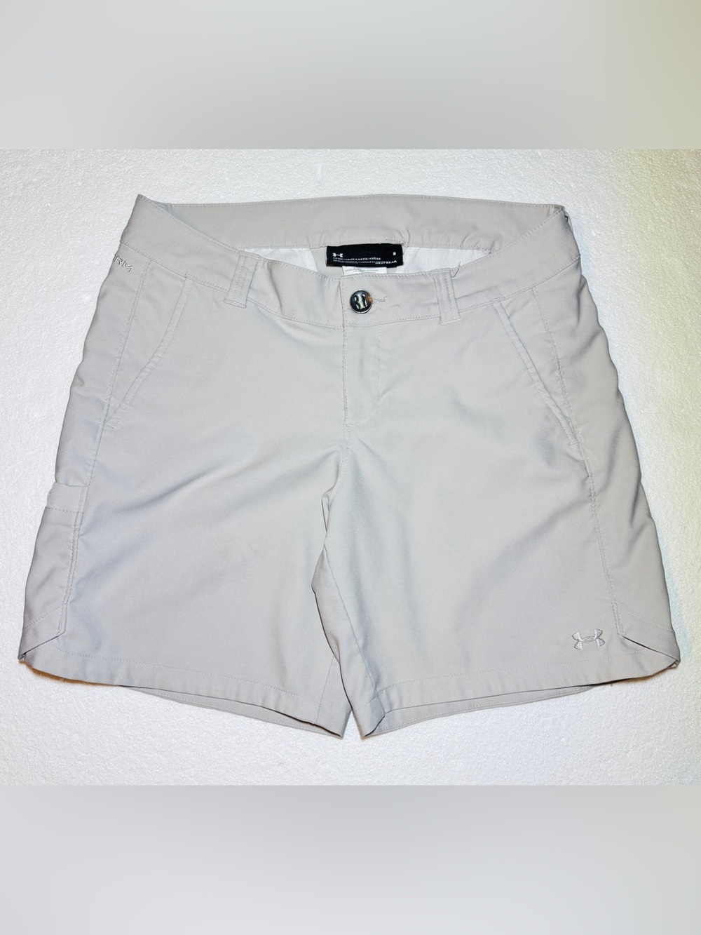 Under Armour Heat Gear Women's Light Gray Athletic Golf Shorts Fitted 8